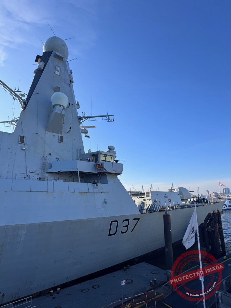 HMS Duncan in Hamburg